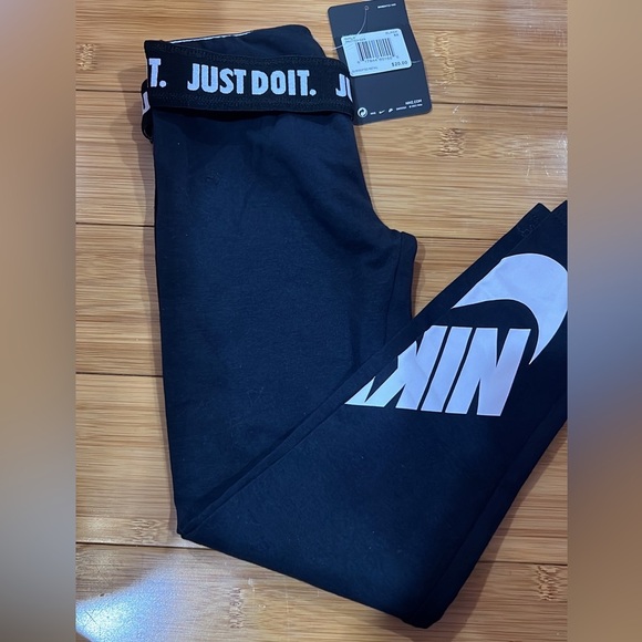 Nike Girl’s Leggings Black with Logo Size 6X NEW with Tags - Picture 1 of 1